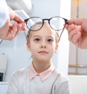 Косоглазие: причины появления, виды и методы лечения