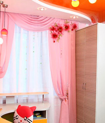 Шторы в детскую комнату: яркость красок и полет фантазий