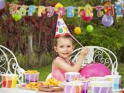 Плюсы и минусы детских праздников дома и на улице