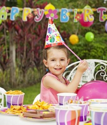 Плюсы и минусы детских праздников дома и на улице