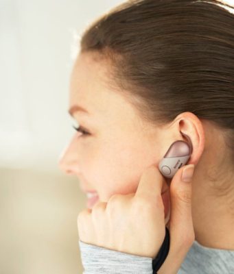 Как подключить наушники к телефону?