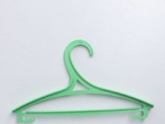 Плечики для одежды пластмассовые: что учитывать при выборе