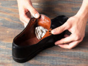 Как правильно высушить мужские туфли