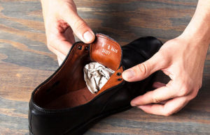 Как правильно высушить мужские туфли