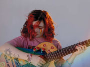 Алёна Швец Либерал демократ: учимся играть на гитаре