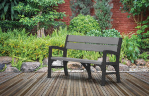 Как выбирать садовые скамейки?