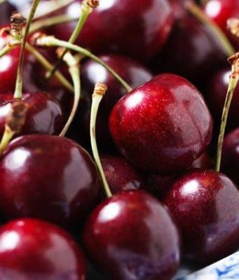 Где купить ягоды свежей черешни в Спб?