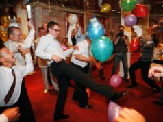 Чем занять взрослых на детском празднике?