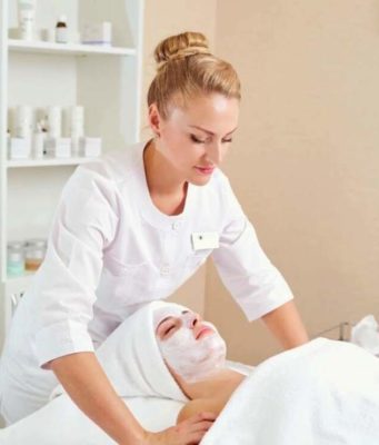 Как стать косметологом с нуля: с чего начать обучение