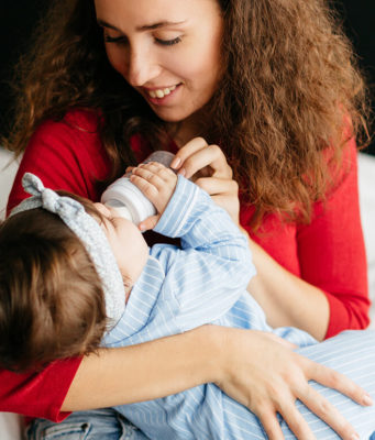 Что входит в обязанности няни для грудничка?