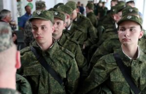 Кто подлежит срочной службе?