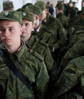 Кто подлежит срочной службе?