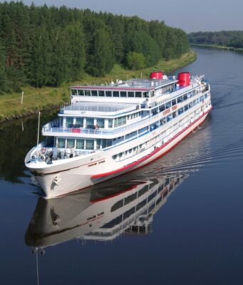 В какие круизы можно отправиться на теплоходе в России