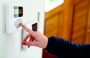 Зачем заказывать охрану квартир