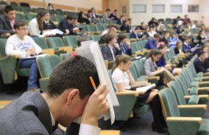 Студентам в России “зарубили” использование ИИ в работах