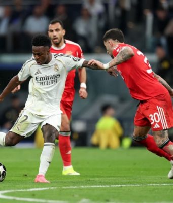 Гол Винисиуса Жуниора помог «Реалу» обыграть «Бенфику» и выйти в 1/8 финала Лиги чемпионов