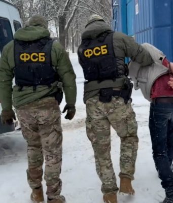 ФСБ задержала мужчину, оформившего по заданию Киева более 1000 сим-карт