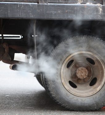 В Брянской области под удар БПЛА попал грузовой автомобиль