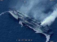 Минтранс РФ: в результате атаки на российский газовоз пострадали два моряка