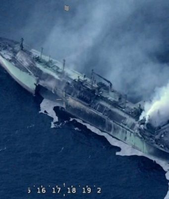 Минтранс РФ: в результате атаки на российский газовоз пострадали два моряка