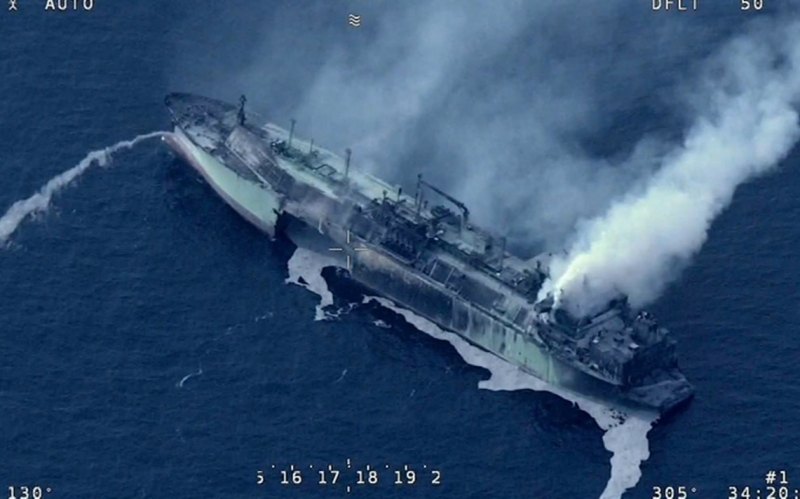 Минтранс РФ: в результате атаки на российский газовоз пострадали два моряка