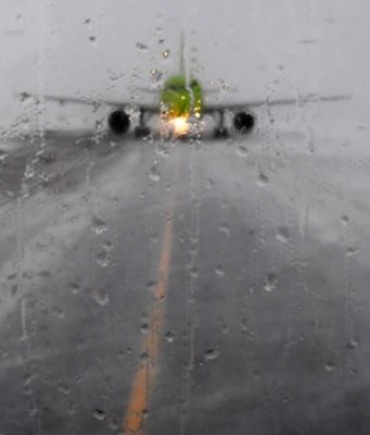 Росавиация ограничила работу аэропорта Пскова