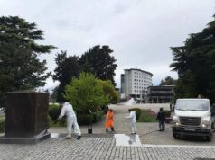 В Туапсе отмывают памятники и ликвидируют последствия пожара