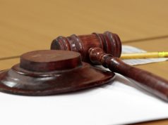 Продюсера Линды отправили под домашний арест, запретив выход в интернет