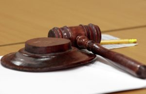 Продюсера Линды отправили под домашний арест, запретив выход в интернет