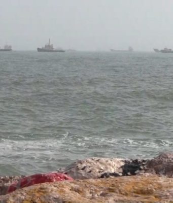 UKMTO: неизвестный снаряд поразил нефтяной танкер у побережья Омана